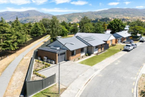 Whole holiday home and spa in sunny Cromwell